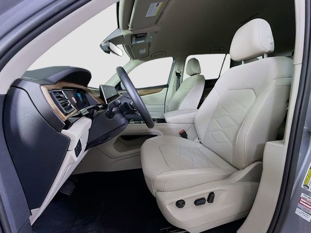 Used 2025 Volkswagen Atlas SE image 11