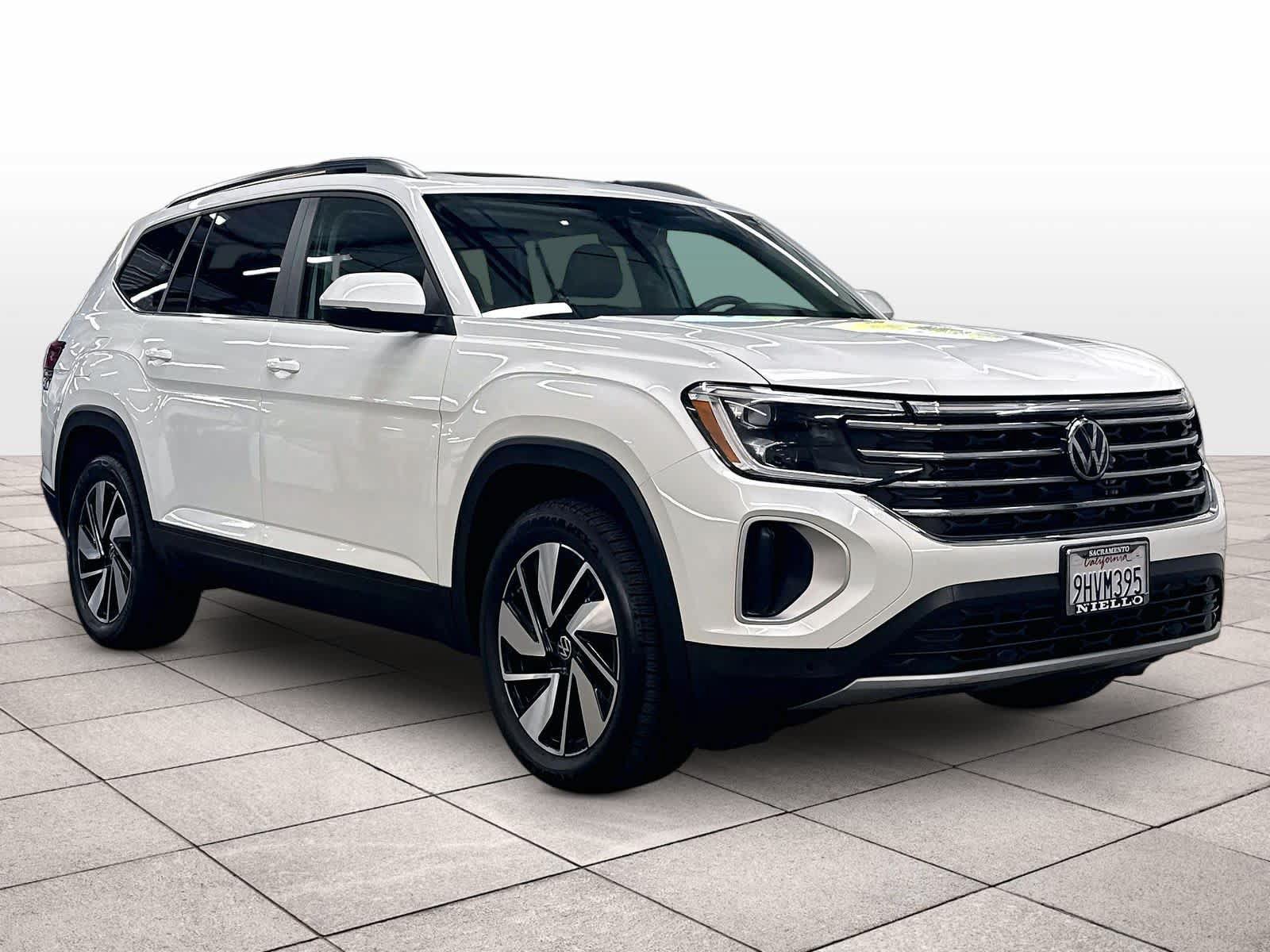 Used 2024 Volkswagen Atlas SE w/ Panoramic Sunroof Package AWD/4WD image 3