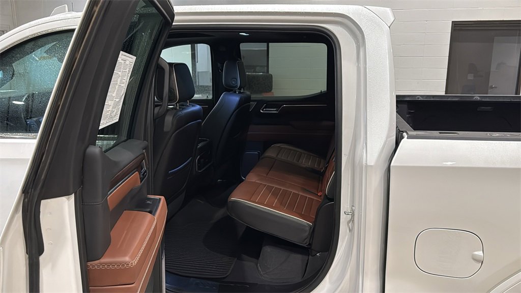 Used 2025 GMC Sierra 1500 Denali Ultimate image 18