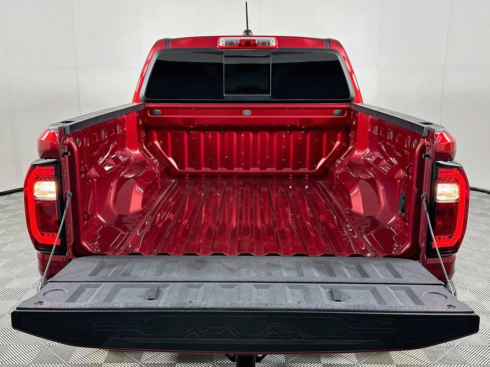 Used 2025 GMC Canyon AT4 w/ AT4 Premium Package AWD/4WD image 24