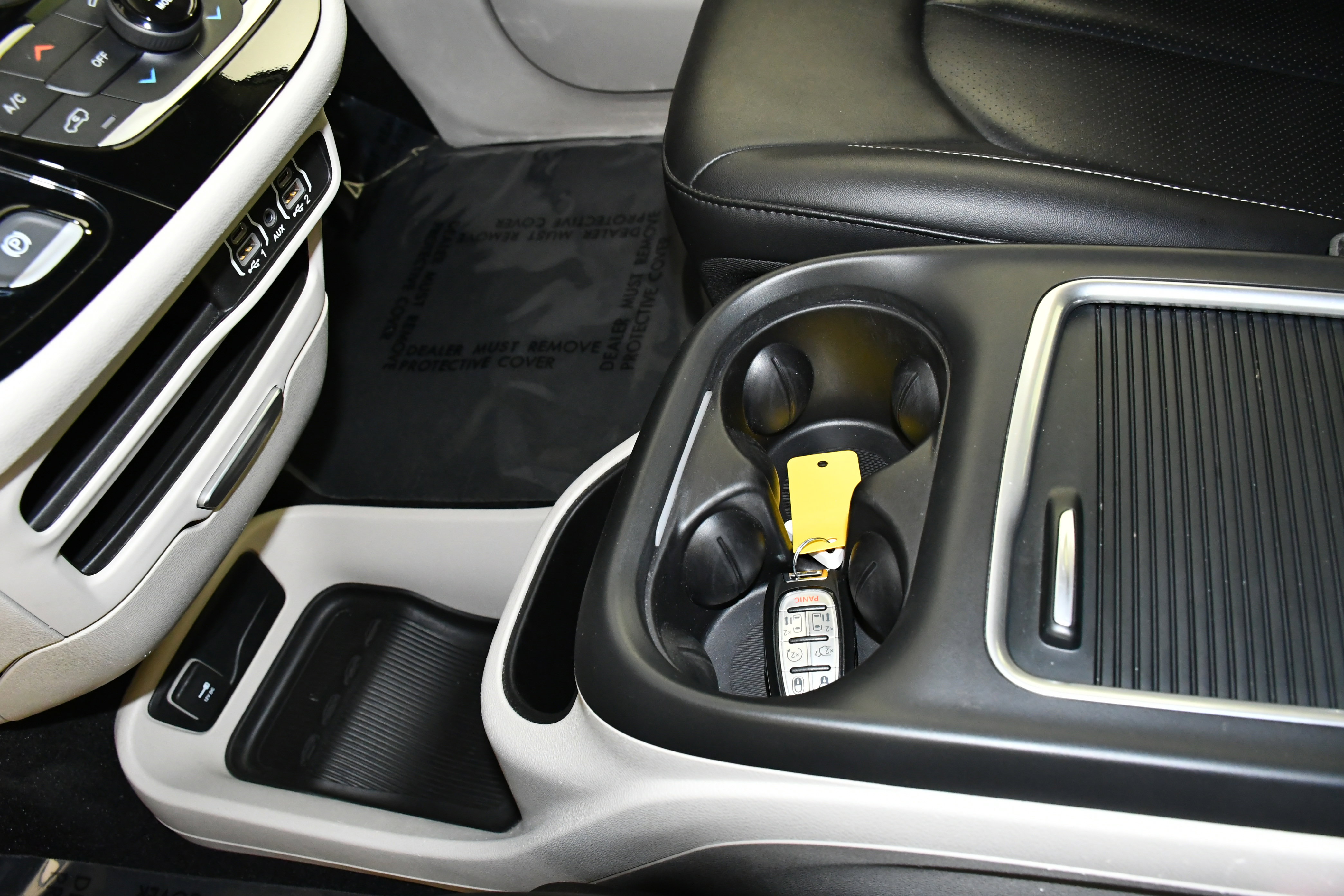 Used 2024 Chrysler Pacifica Touring-L image 31