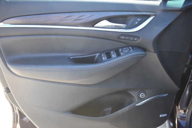 Used 2023 Buick Enclave Avenir w/ Avenir Technology Package image 11