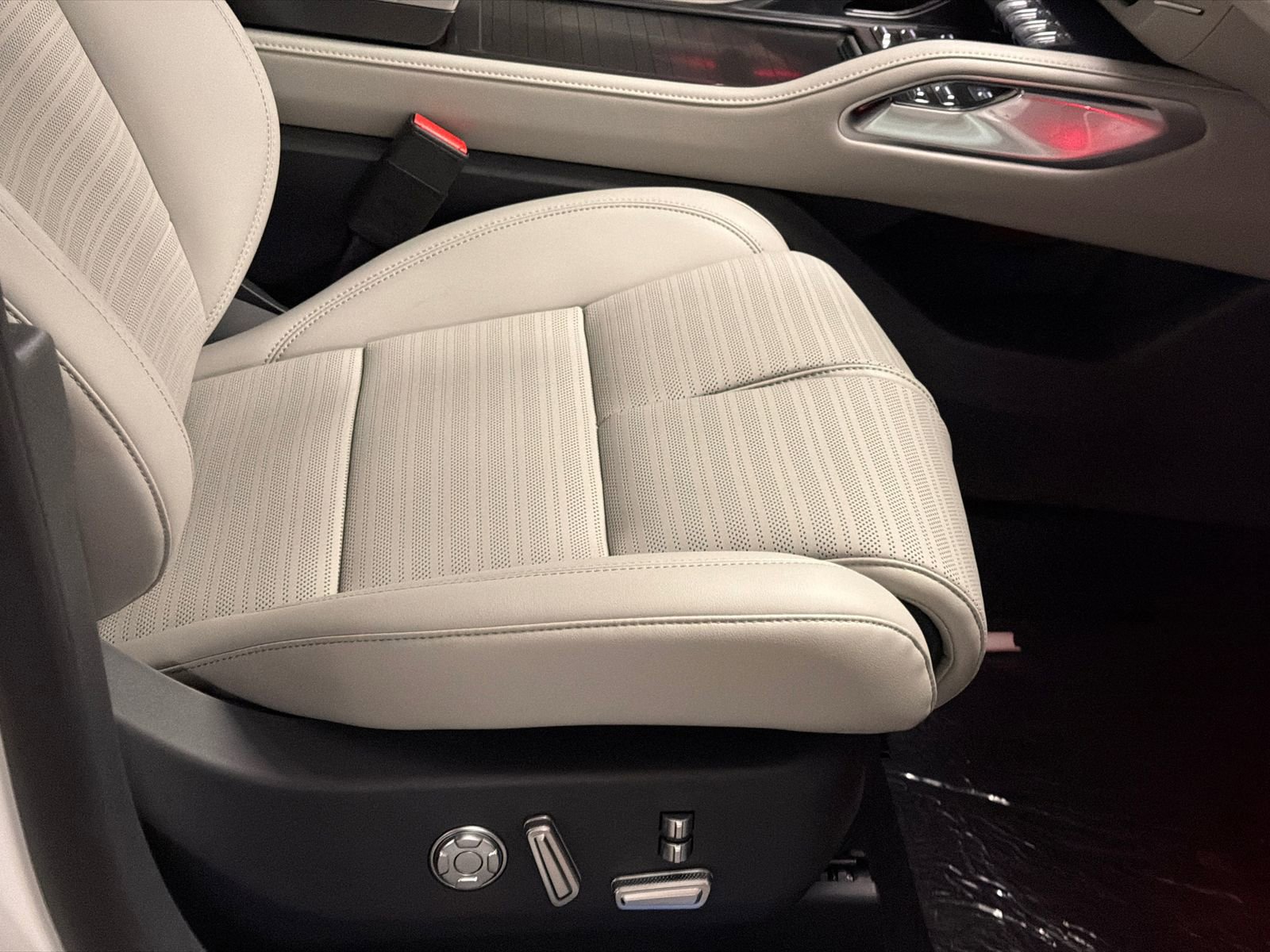 New 2026 Lincoln Nautilus Reserve AWD/4WD image 12