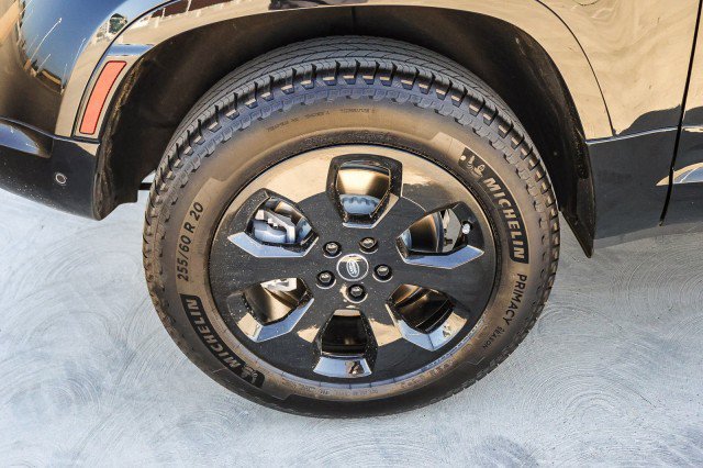 Certified 2025 Land Rover Defender 90 X-Dynamic SE AWD/4WD image 8
