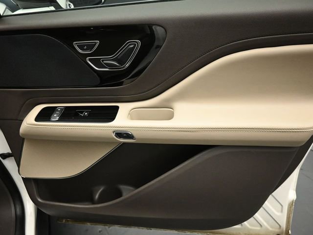 Used 2023 Lincoln Aviator AWD w/ Premium Package image 30