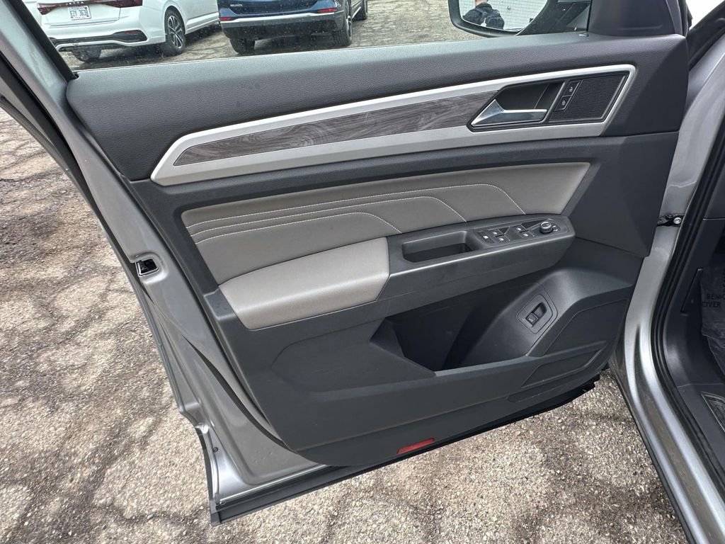 Used 2023 Volkswagen Atlas Cross Sport SE w/ Panoramic Sunroof Package image 19