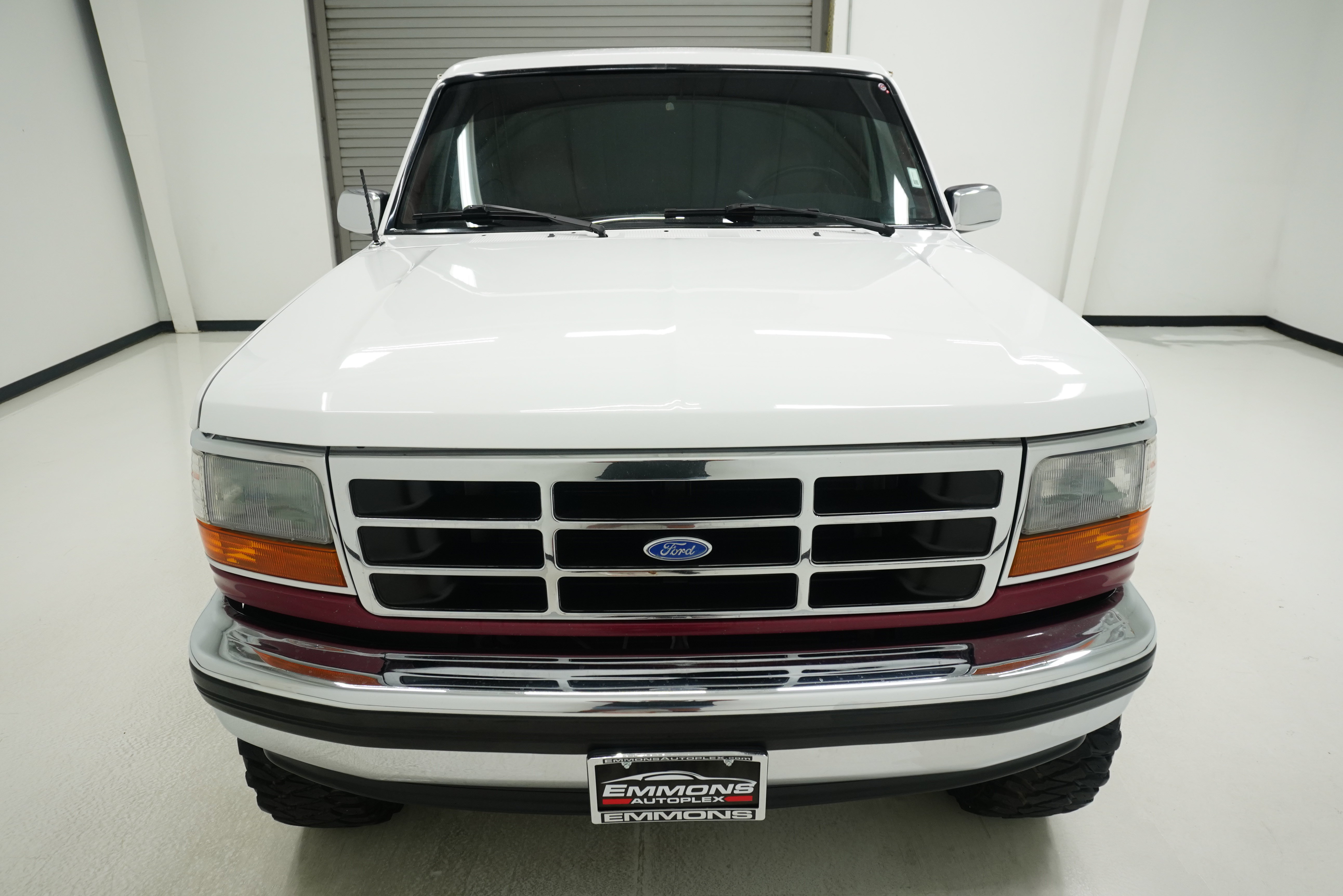 Used 1995 Ford Bronco XLT AWD/4WD image 2