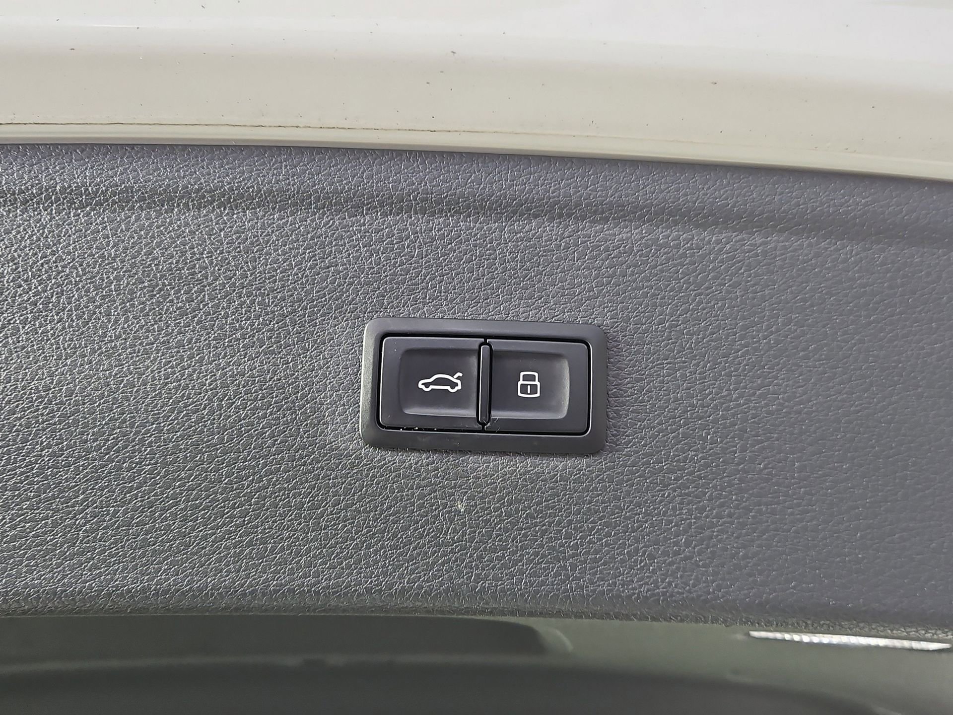 Used 2018 Audi Q5 2.0T Premium Plus w/ Premium Plus Package image 16