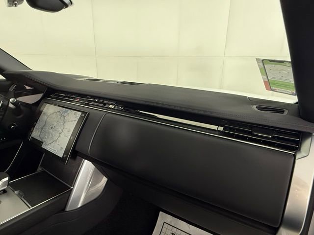 New 2025 Land Rover Range Rover SE image 31