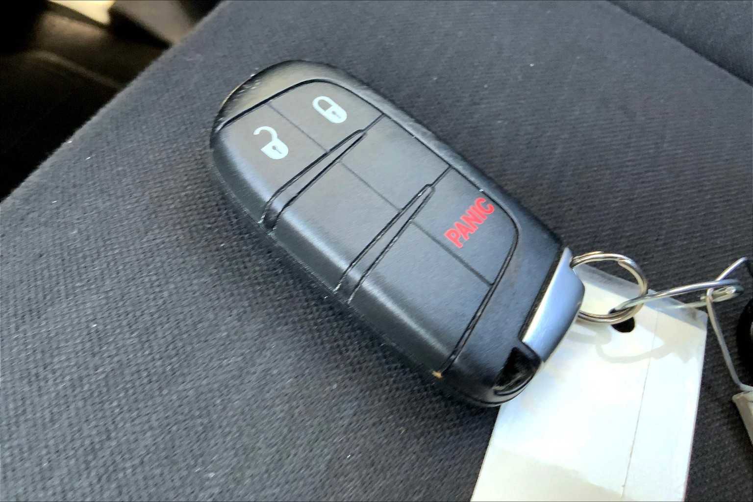 Used 2024 Dodge Durango SXT w/ 3rd Row Seating Group image 26