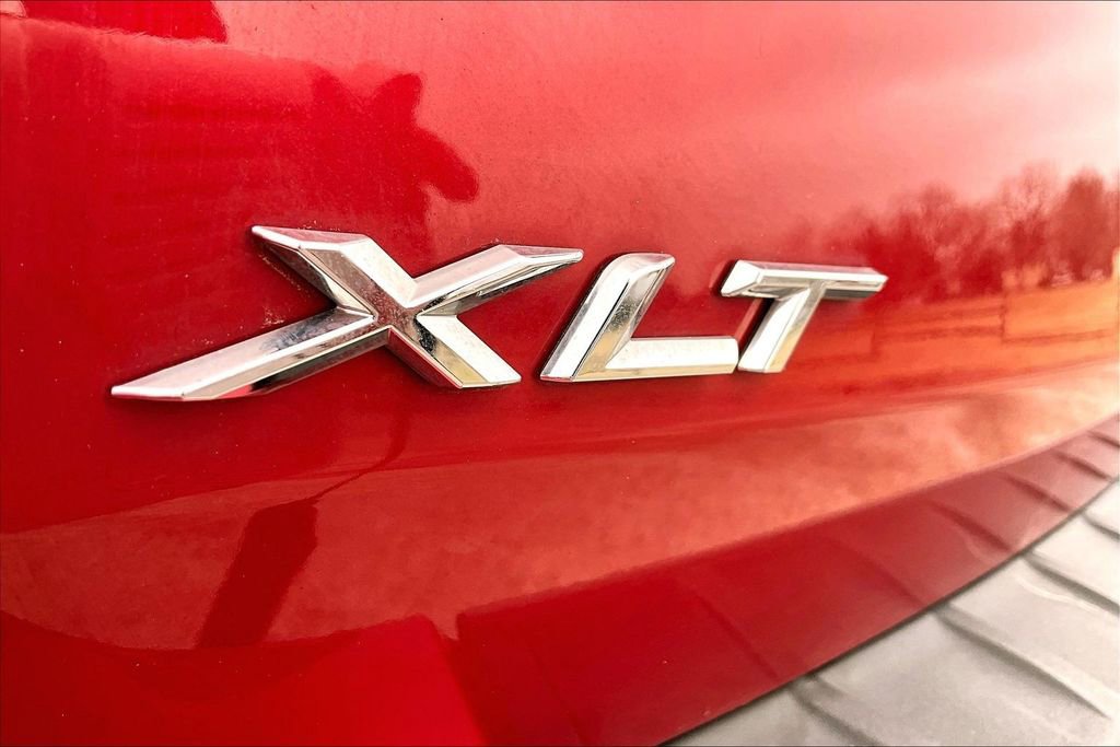 Used 2024 Ford Explorer XLT w/ Equipment Group 202A image 8