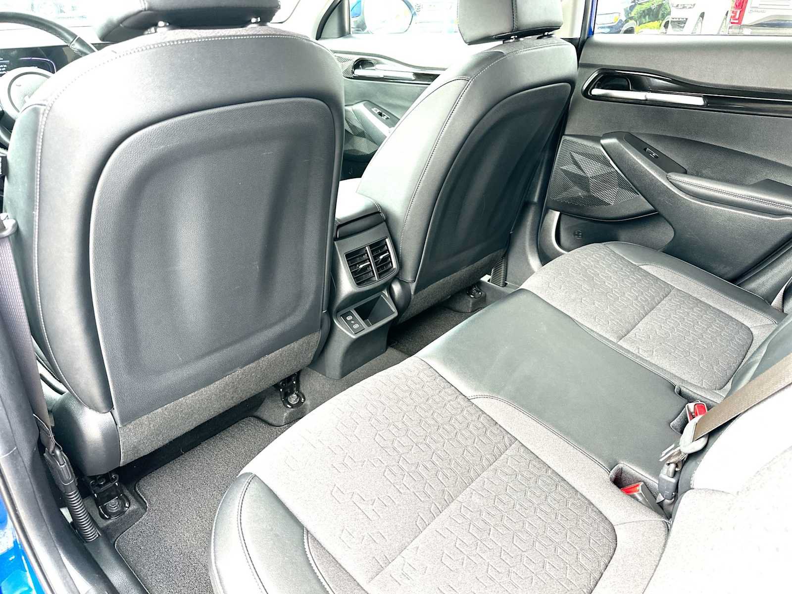 Used 2025 Kia Seltos S FWD image 24