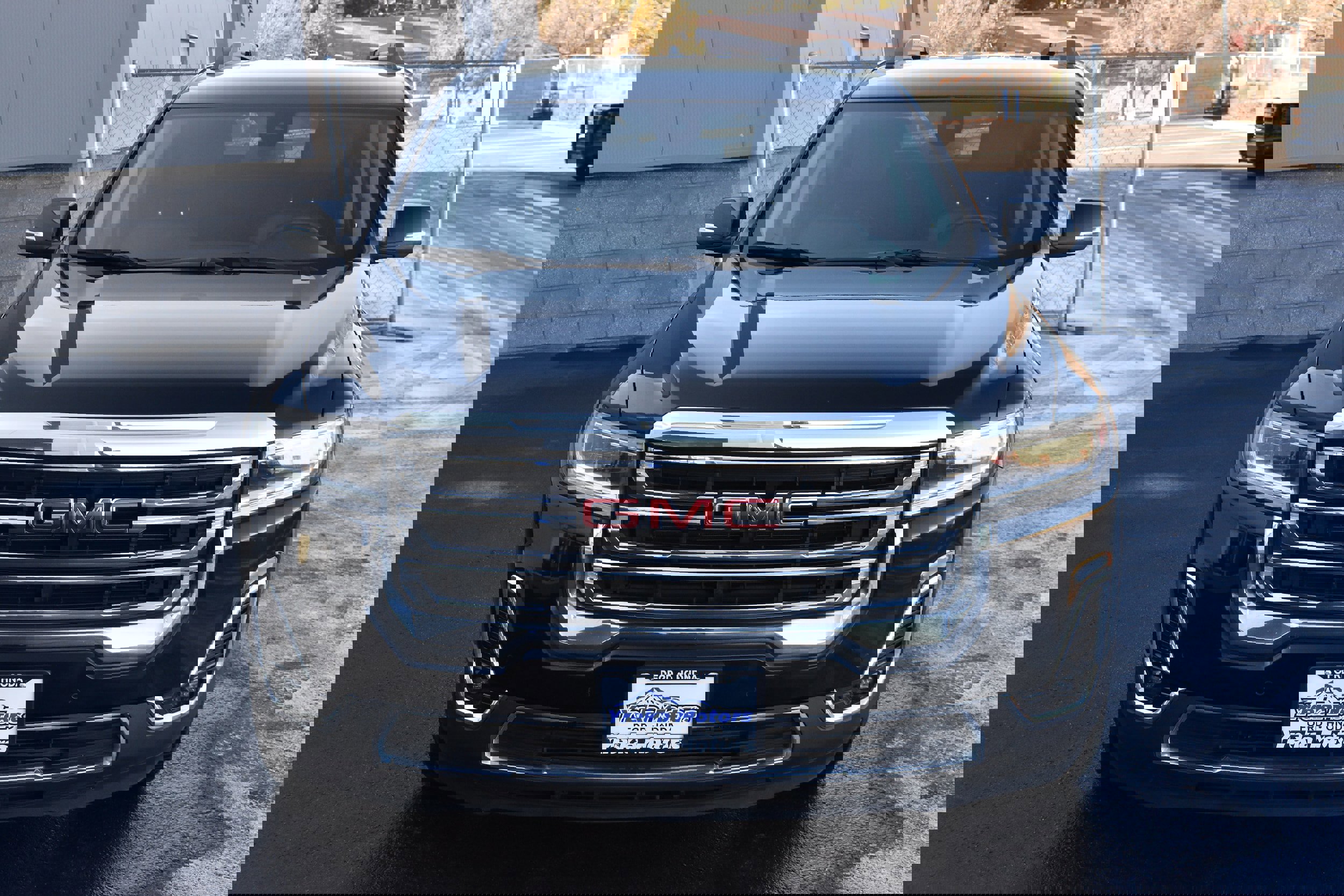 Used 2023 GMC Acadia SLT image 3