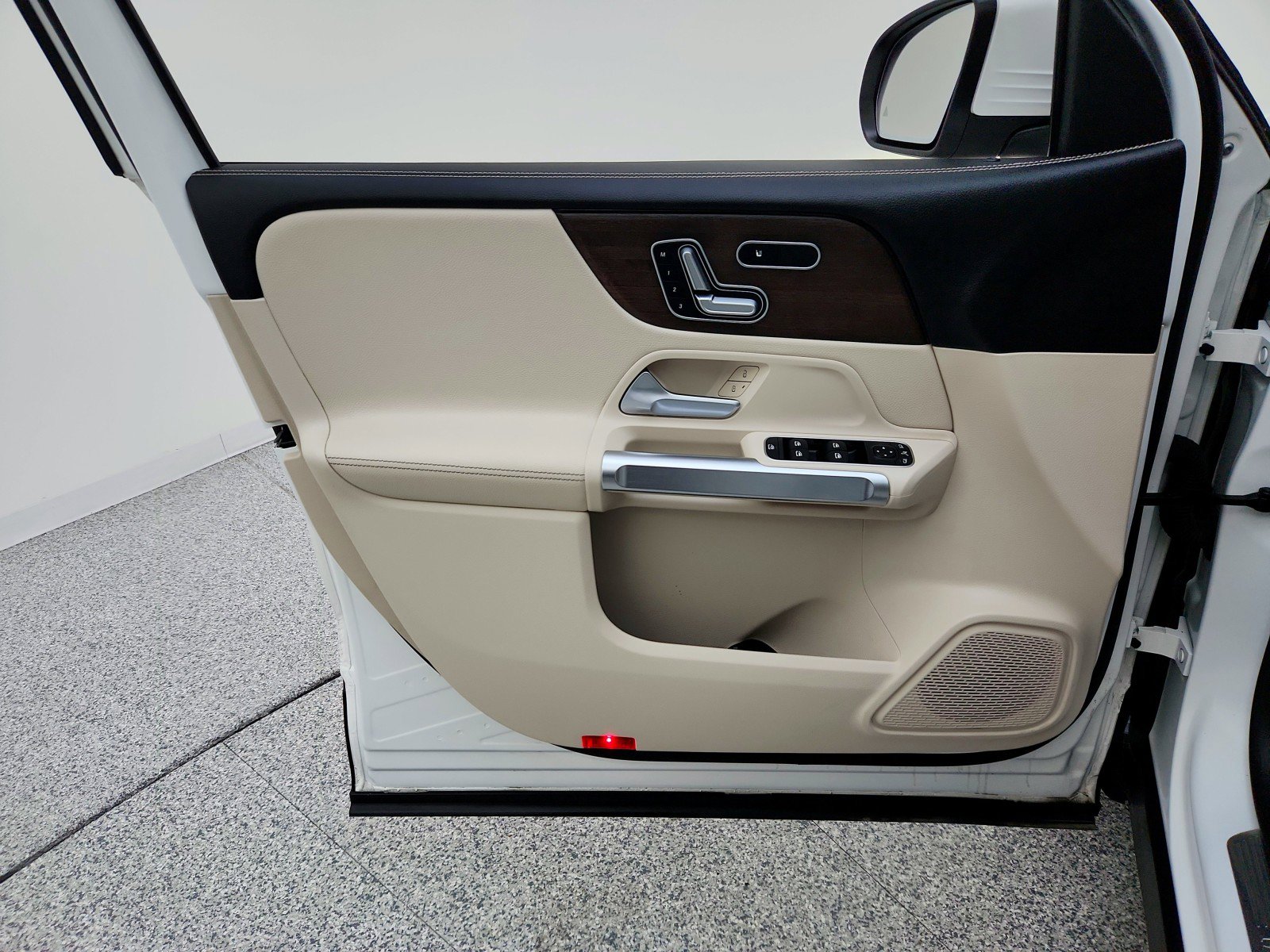 Certified 2022 Mercedes-Benz GLB 250 4MATIC w/ Premium Package Lite image 24