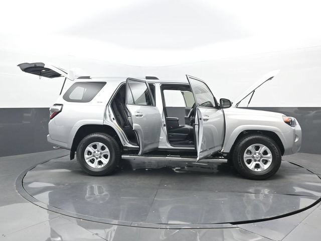 Used 2022 Toyota 4Runner SR5 RWD image 33