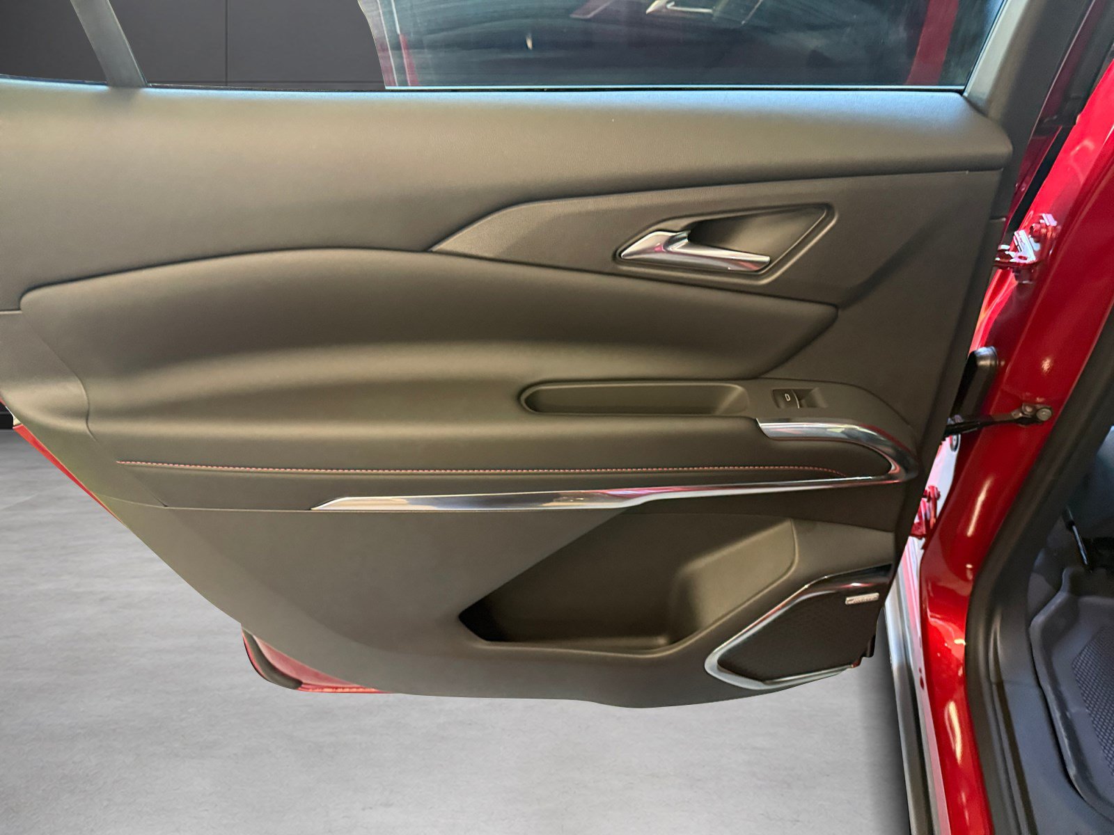 New 2027 Chevrolet Traverse RS w/ LPO, Floor Liner Package FWD image 20