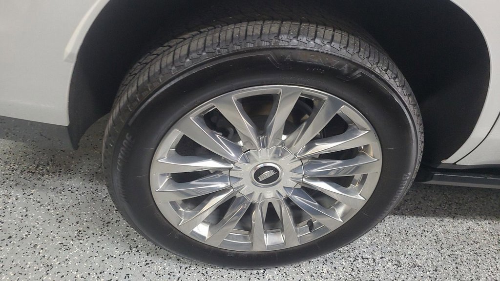 Used 2023 Cadillac Escalade Premium Luxury w/ Performance Package image 20