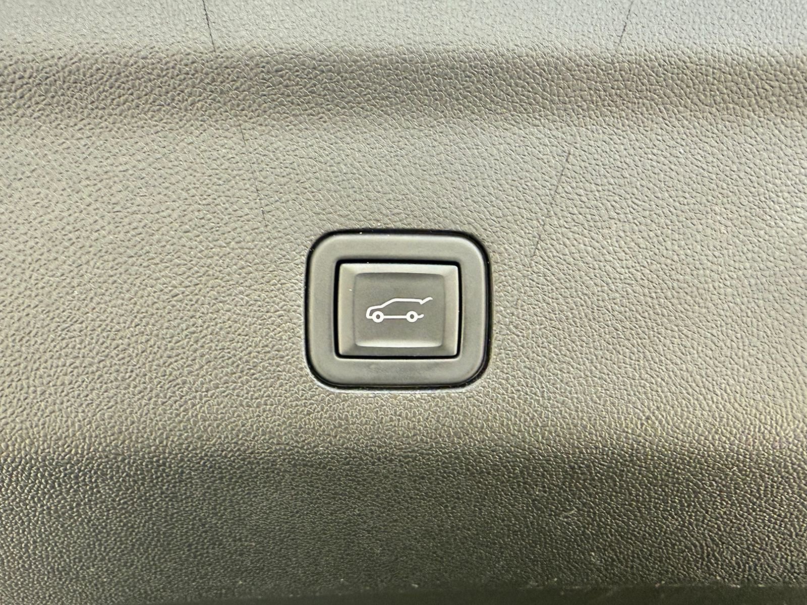 Used 2023 Chevrolet Suburban High Country image 10