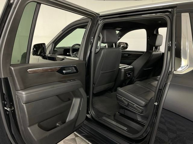 Used 2025 Chevrolet Suburban LT image 35