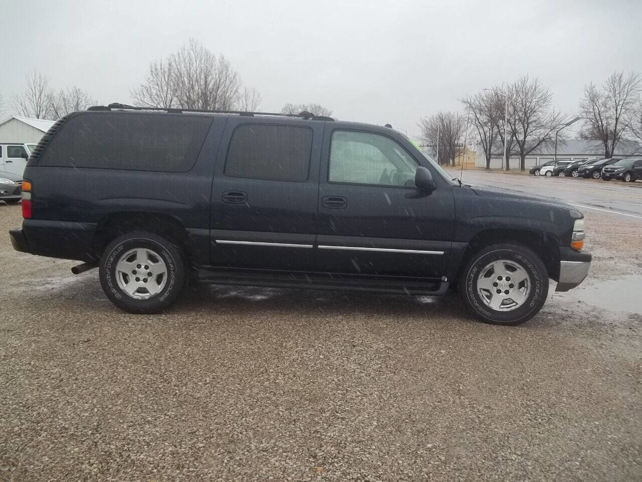 Used 2004 Chevrolet Suburban LT w/ Preferred Equipment Group image 3