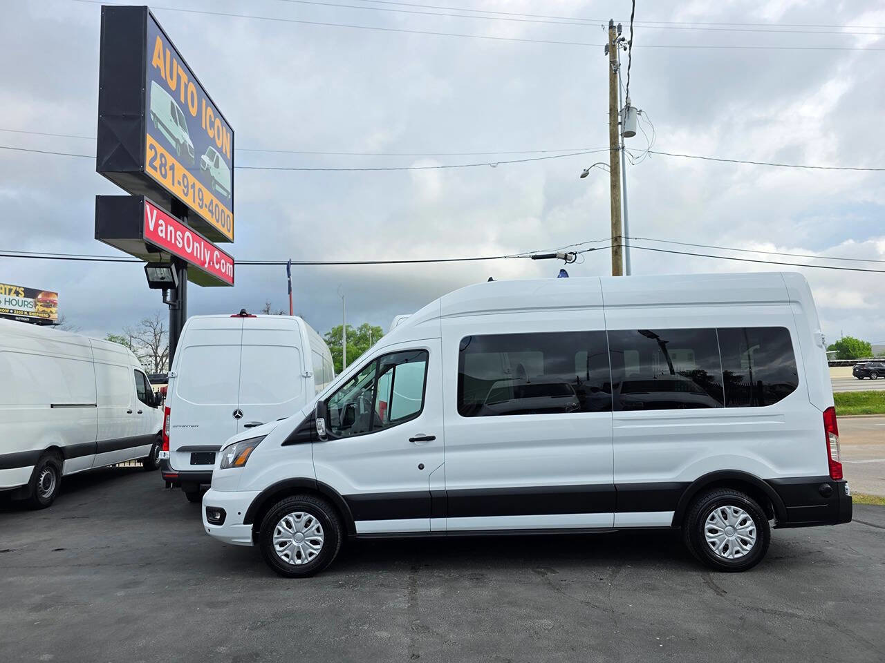 Used 2024 Ford Transit 350 XLT RWD image 4