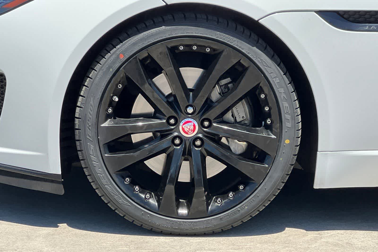 Used 2020 Jaguar F-TYPE Convertible RWD image 16