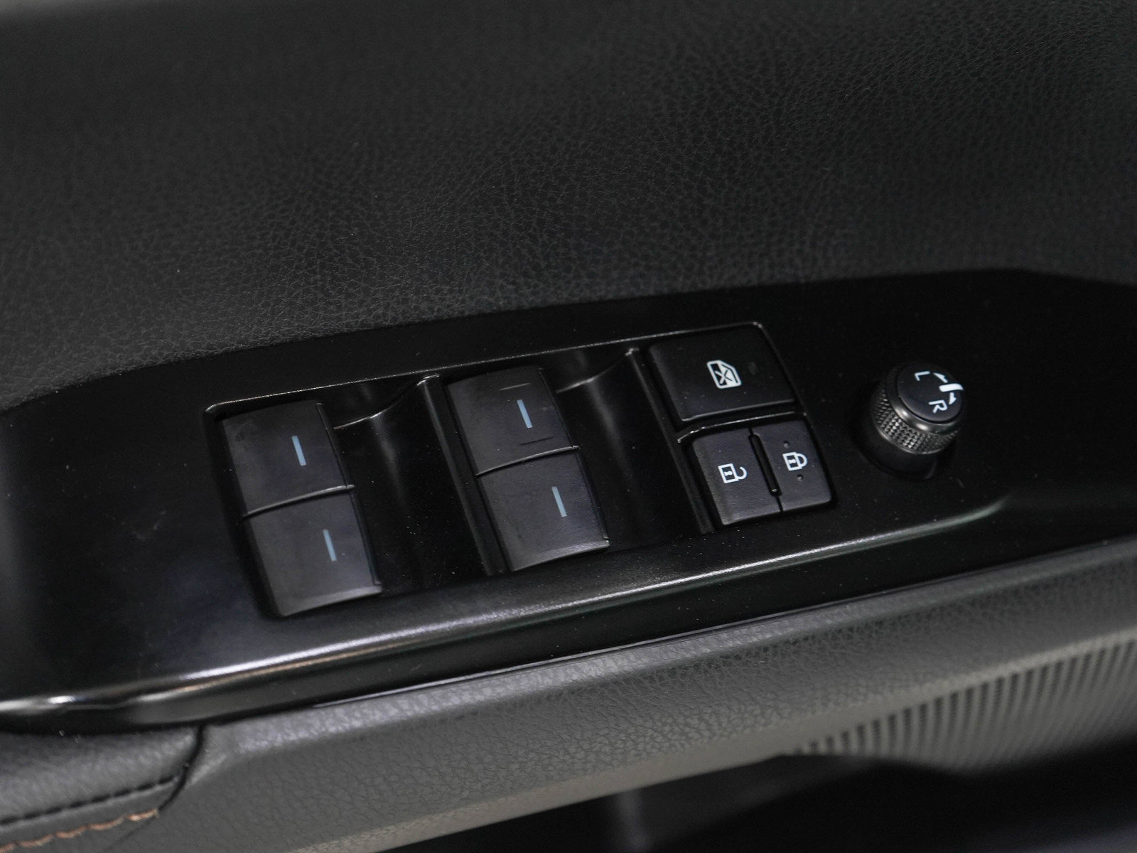 Used 2026 Toyota Camry XLE AWD/4WD image 19