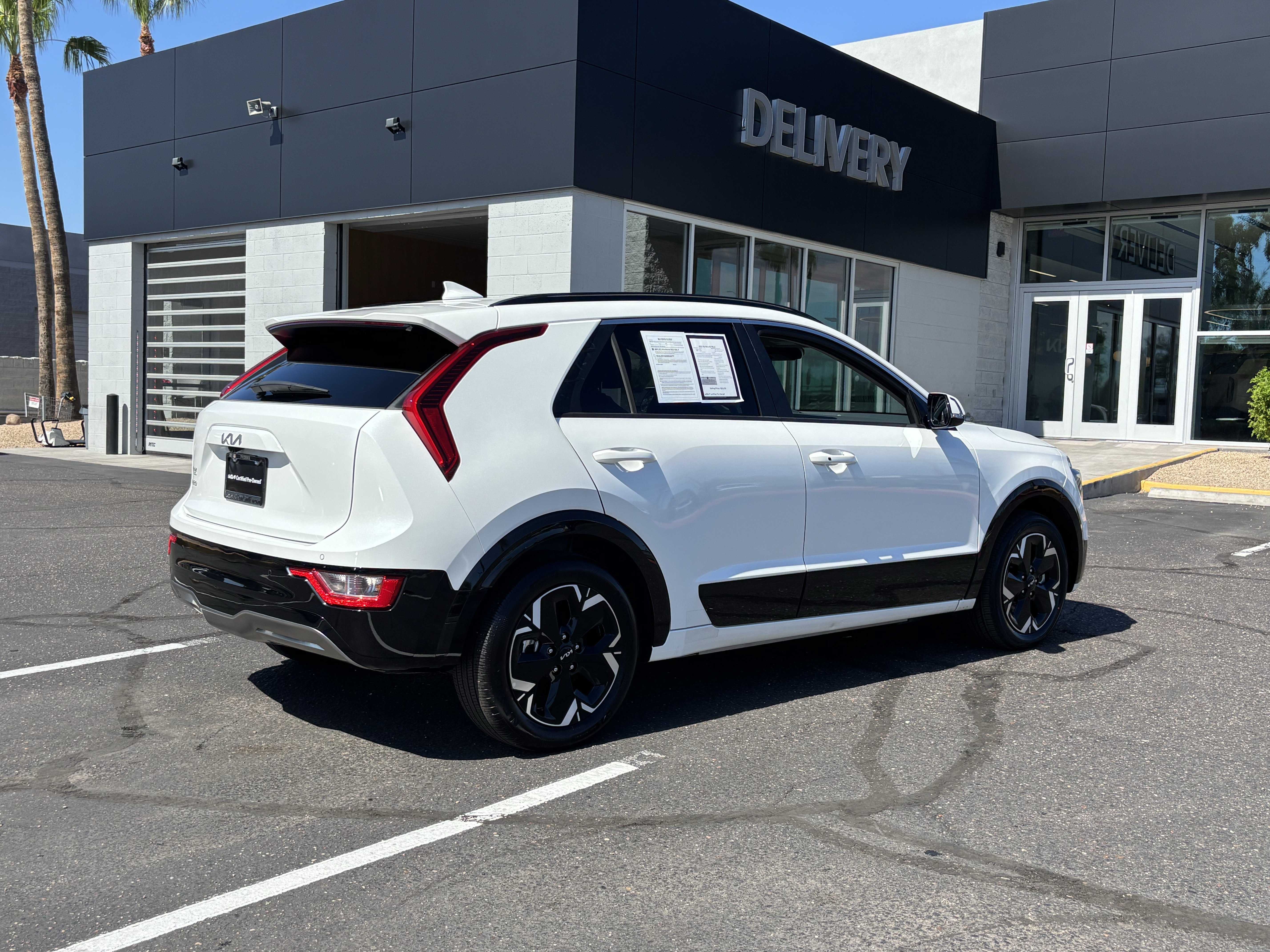 Certified 2023 Kia Niro Wind w/ Wind Preserve Package FWD image 3