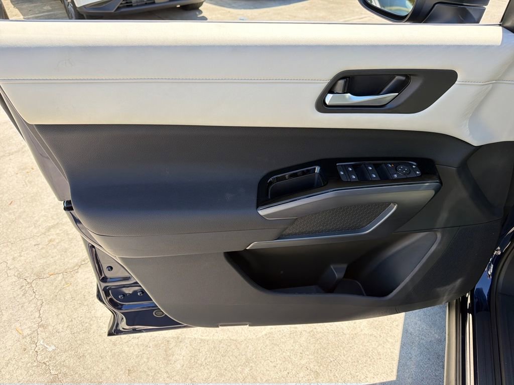 New 2026 Nissan Pathfinder SL image 15