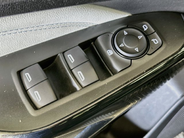 Used 2025 Chevrolet Trax LT FWD image 19