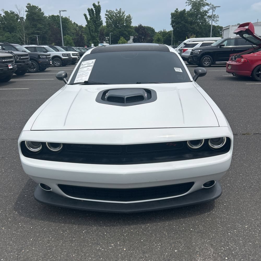 Used 2017 Dodge Challenger R/T Scat Pack RWD image 2