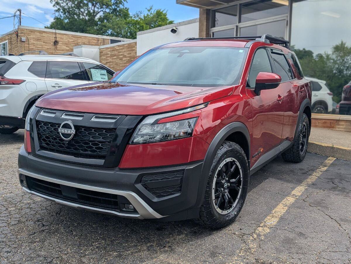 Used 2024 Nissan Pathfinder Rock Creek AWD/4WD image 3