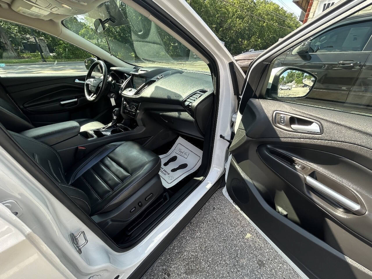 Used 2017 Ford Escape SE w/ Equipment Group 201A FWD image 10