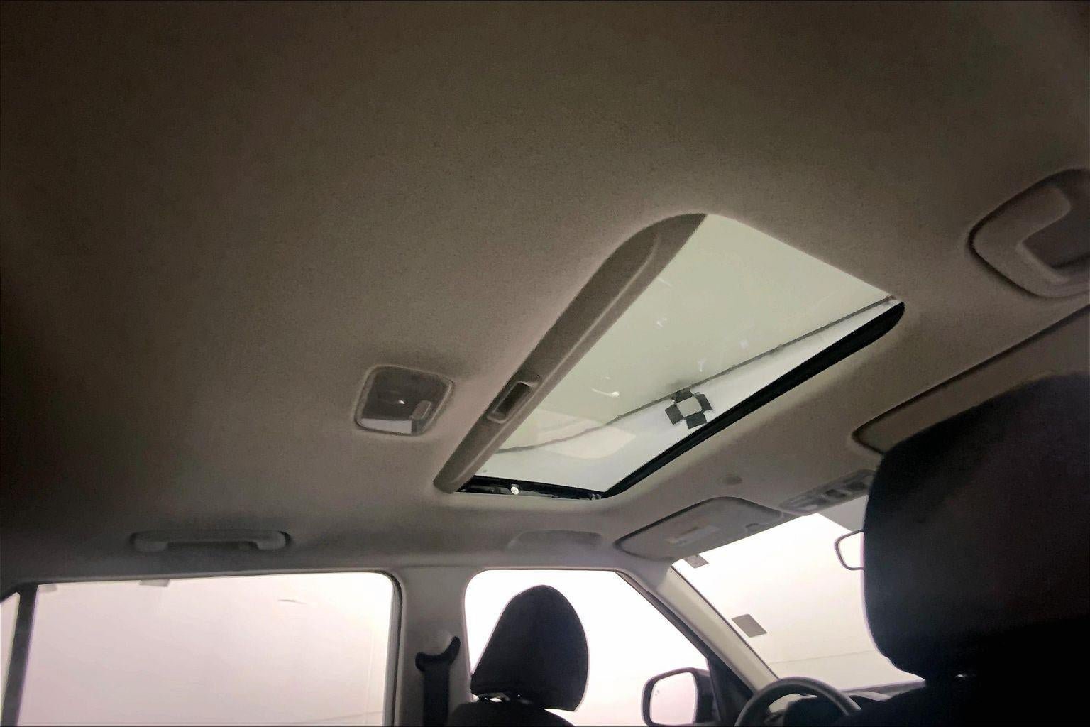 Used 2025 Hyundai Venue SEL FWD image 29
