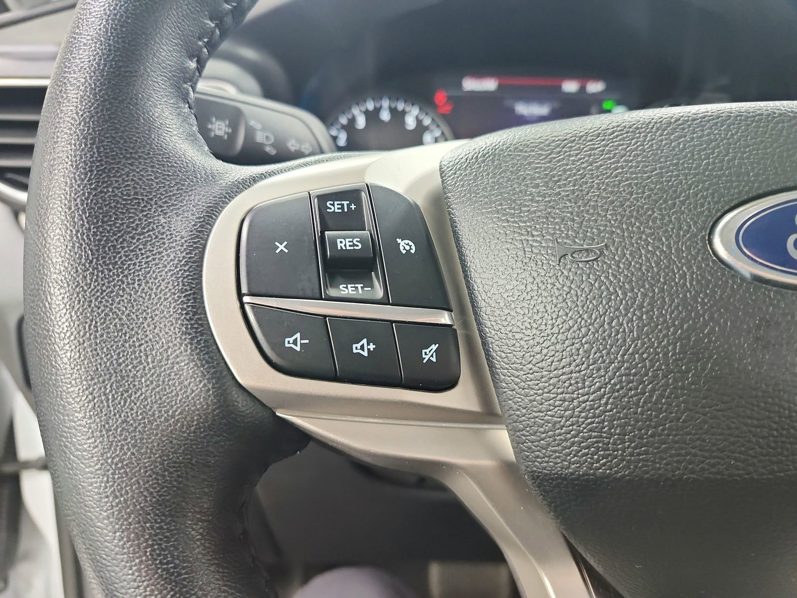 Used 2024 Ford Explorer XLT w/ Equipment Group 202A image 24