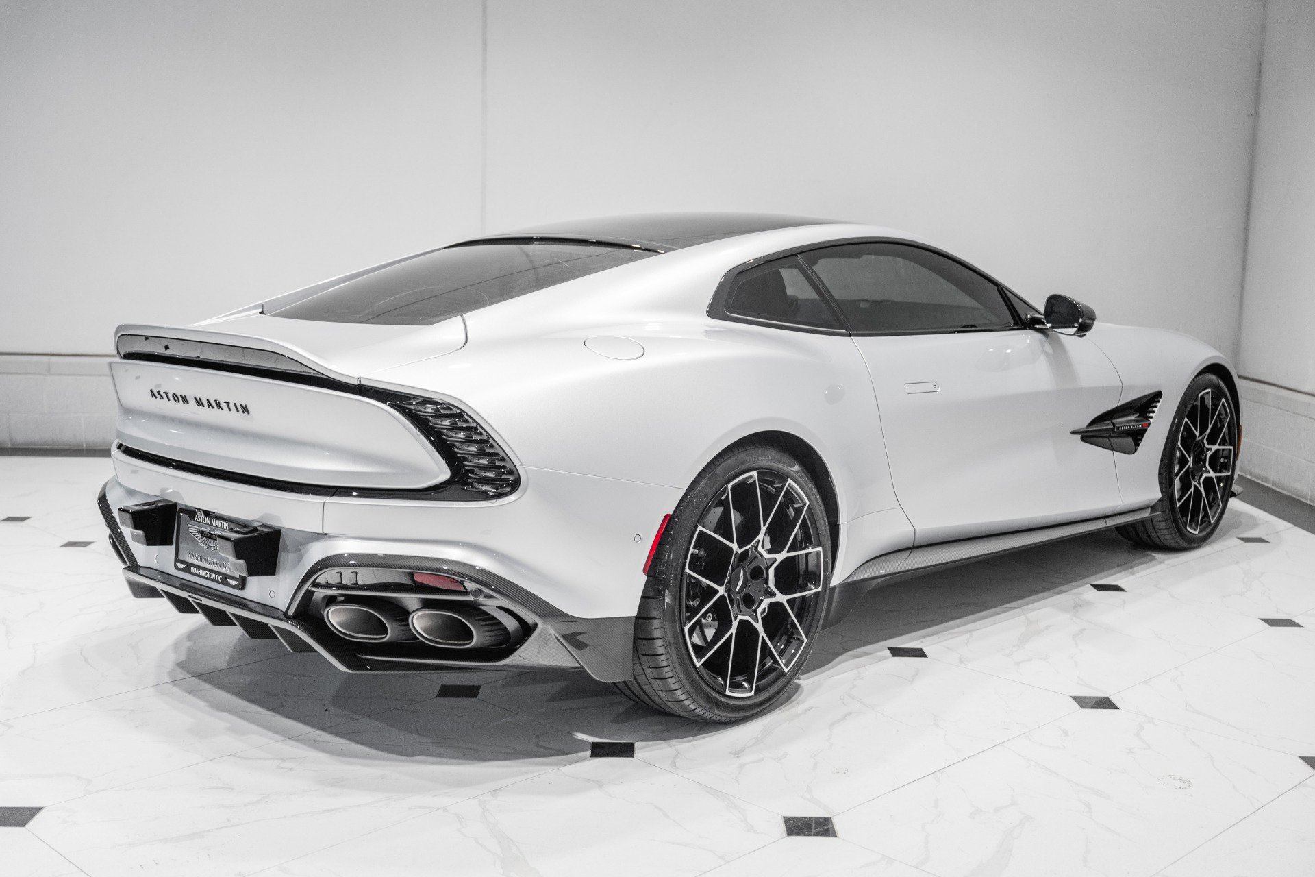 Used 2025 Aston Martin Vanquish image 43