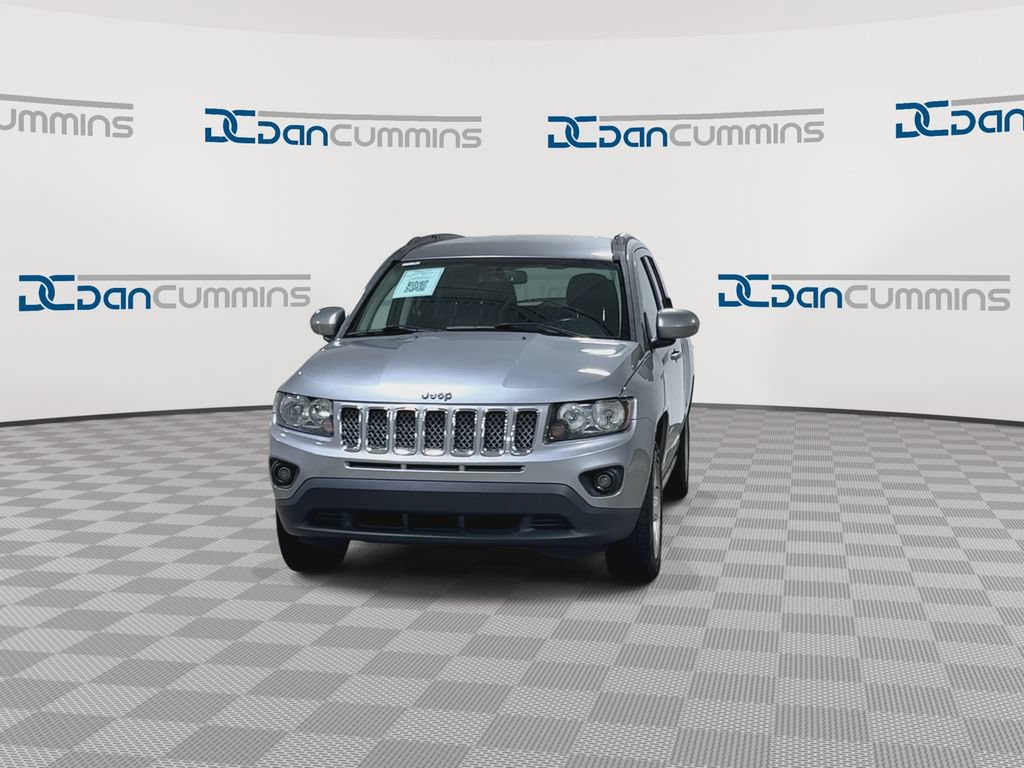 Used 2016 Jeep Compass Latitude FWD image 3