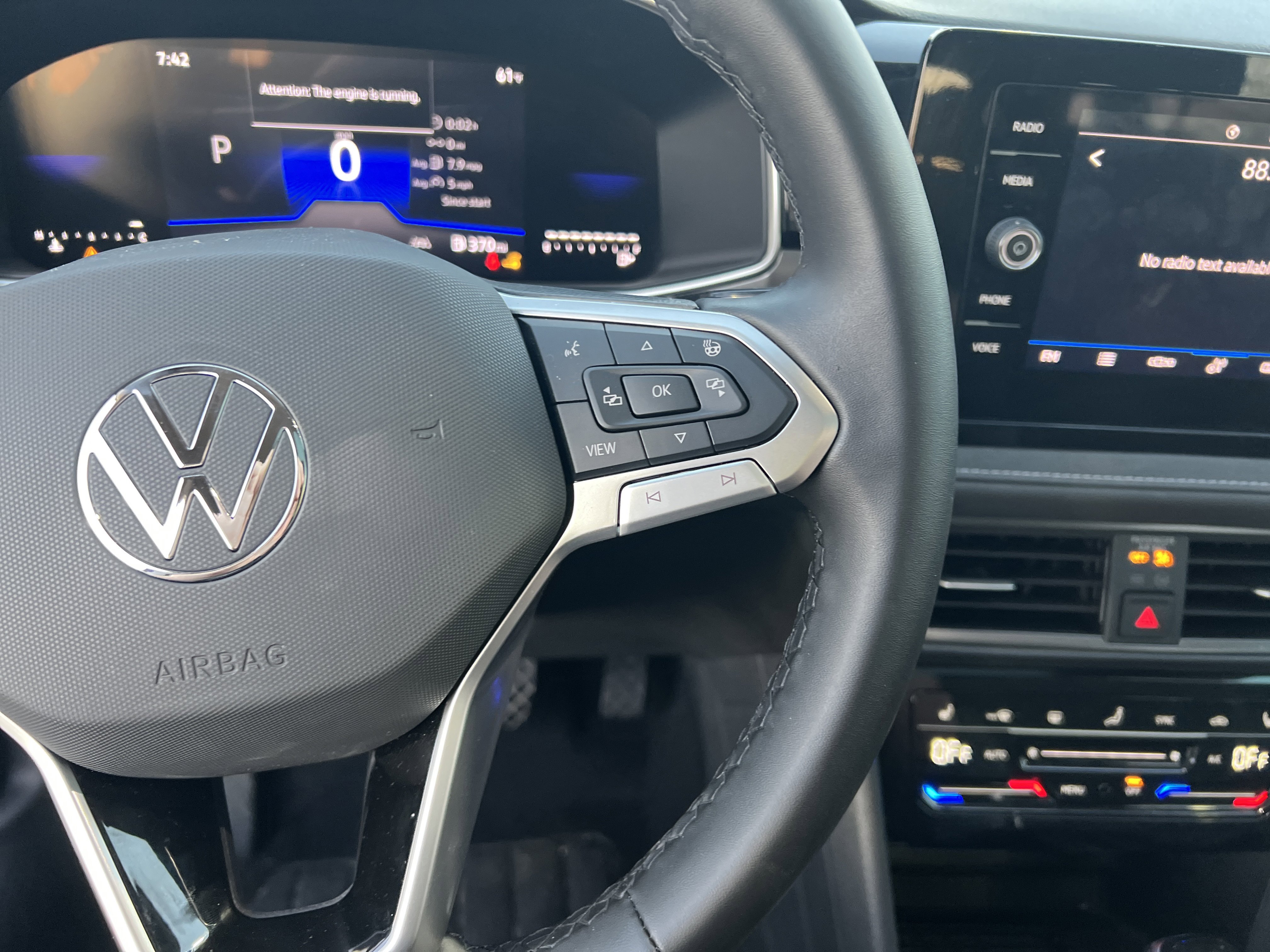 Used 2025 Volkswagen Taos SE image 19