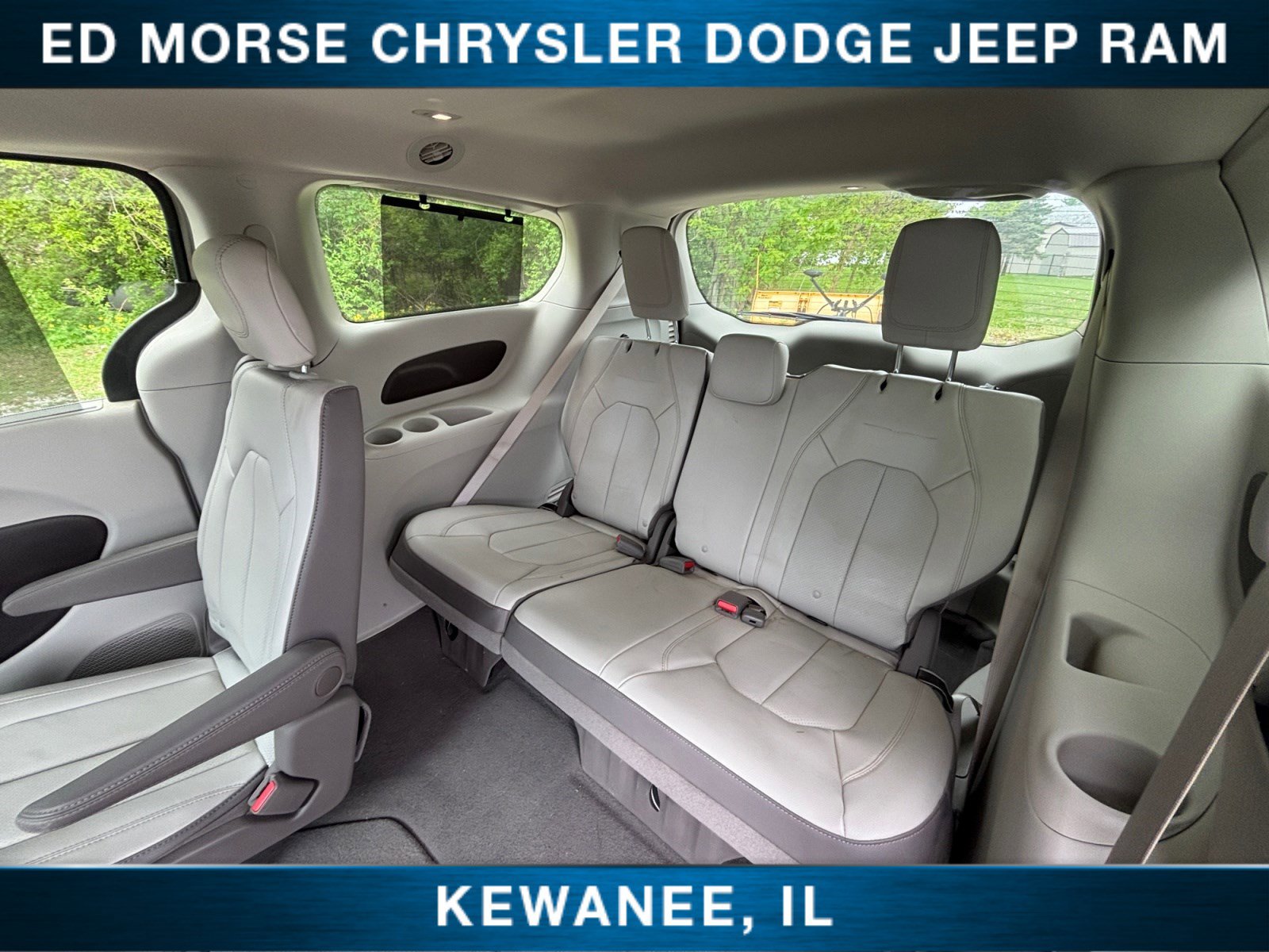 Used 2019 Chrysler Pacifica Touring-L FWD image 23