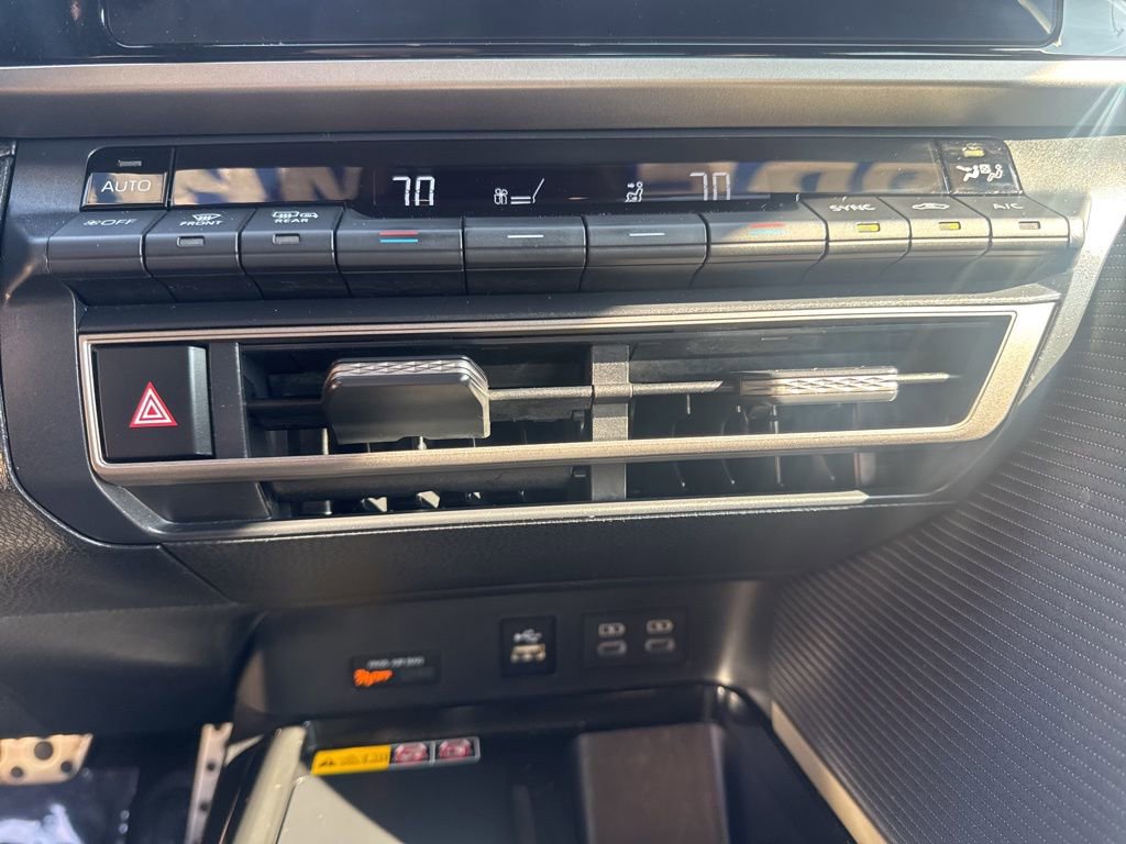 Used 2025 Toyota Camry SE image 8
