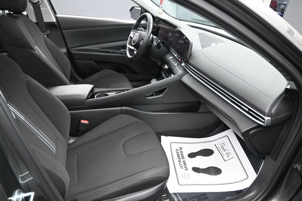 Used 2025 Hyundai Elantra SEL FWD image 27