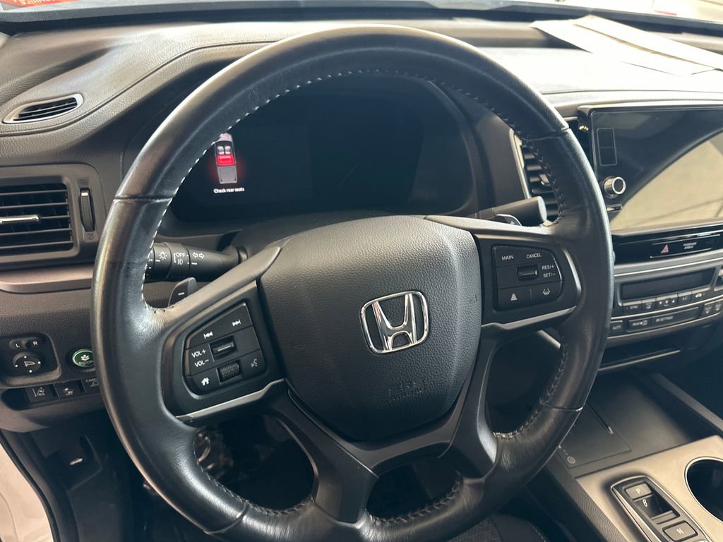 Used 2025 Honda Ridgeline Sport image 11