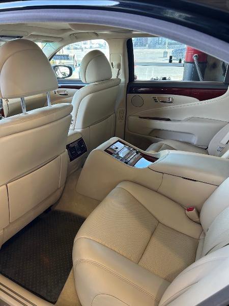 Used 2012 Lexus LS 460 L w/ Executive Class Seating Pkg RWD image 7