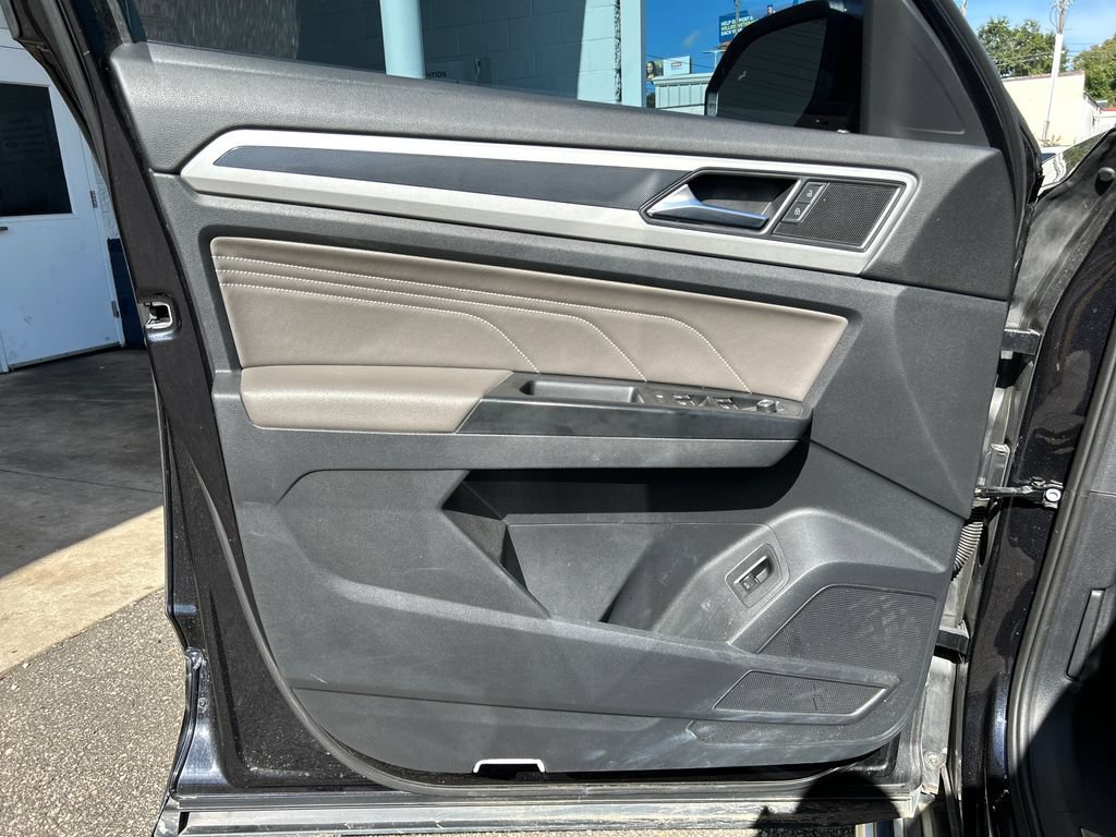 Used 2021 Volkswagen Atlas SE w/ Towing Package FWD image 9