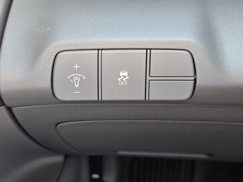 Certified 2025 Hyundai Elantra SEL image 27