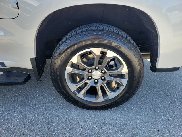 Used 2024 Chevrolet Silverado 1500 High Country w/ Technology Package AWD/4WD image 11