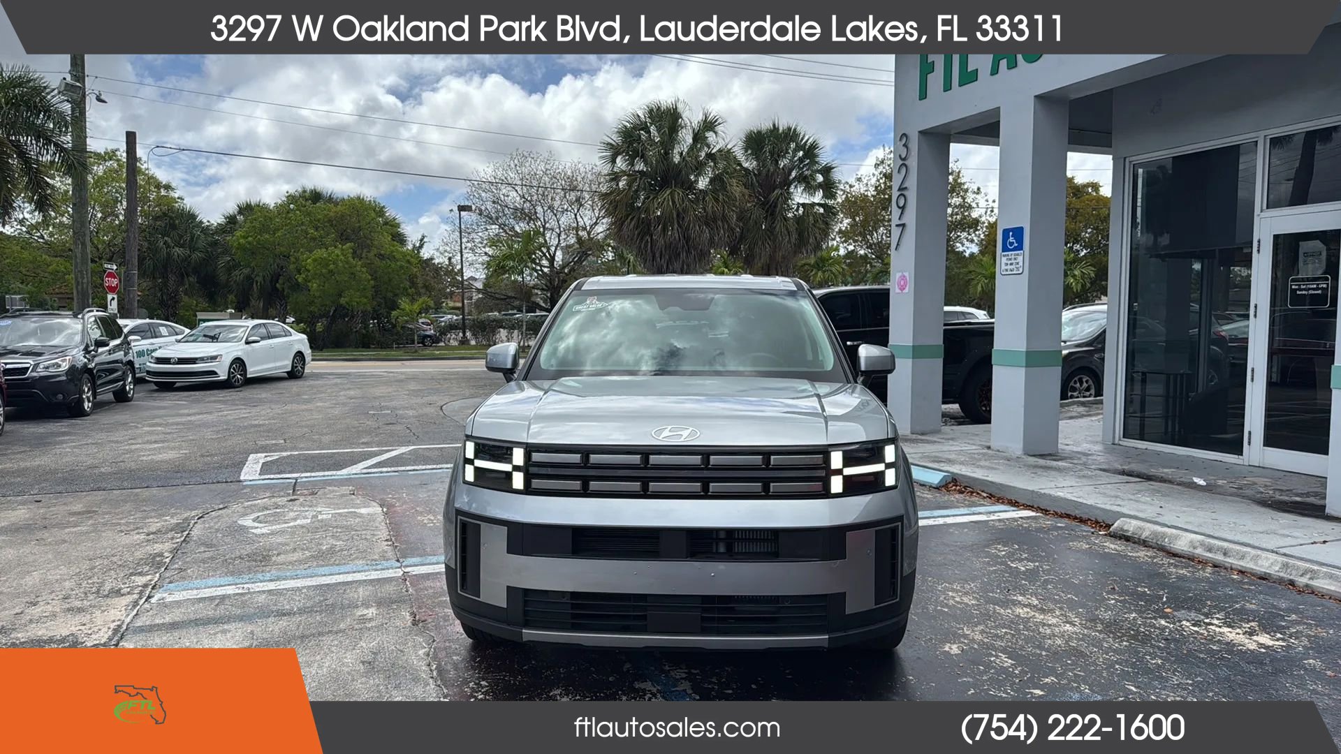 Used 2025 Hyundai Santa Fe SE FWD image 3