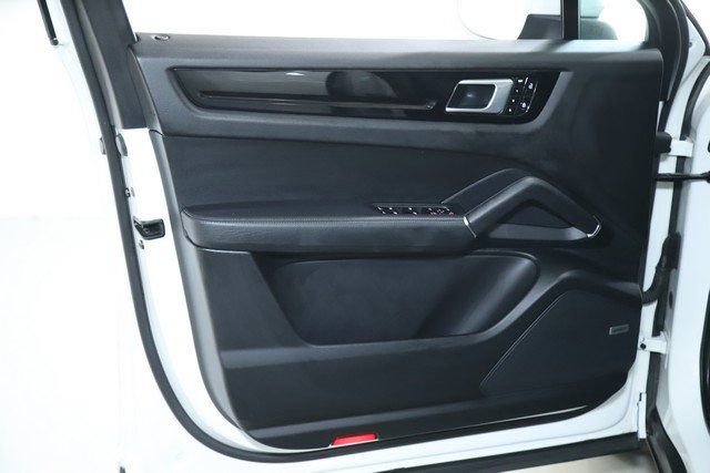 Used 2021 Porsche Cayenne Coupe image 16
