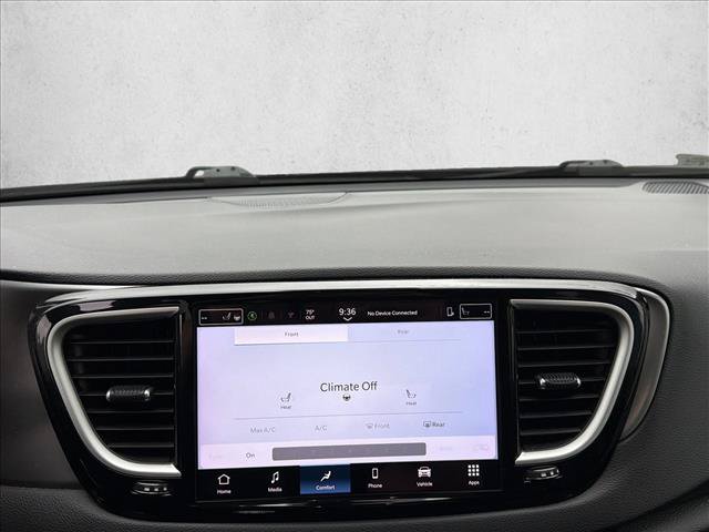 Used 2025 Chrysler Pacifica Select FWD image 14
