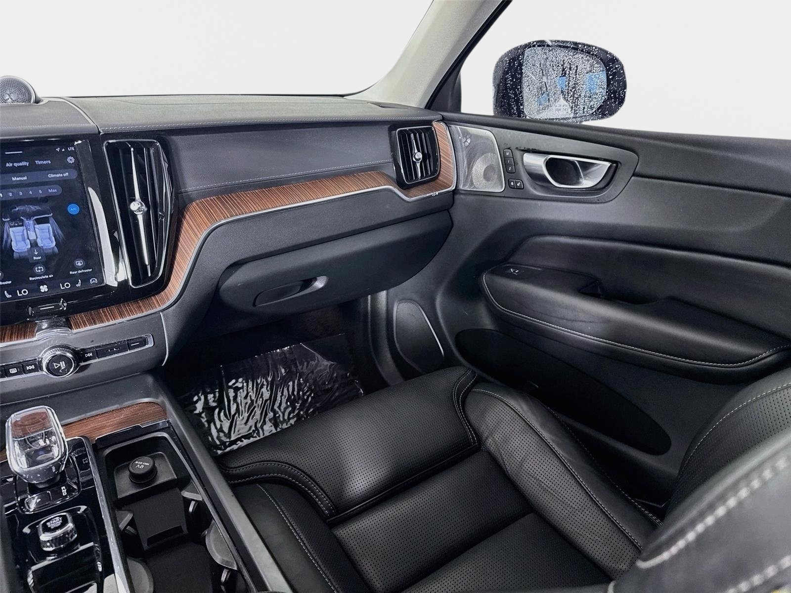 Used 2023 Volvo XC60 B6 Ultimate w/ Protection Package Premier AWD/4WD image 27